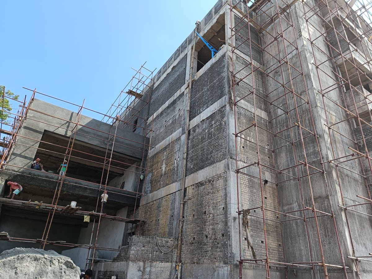 TamilNaduInfra's tweet photo. Some unknown commercial building under construction in #Cuddalore

Location: between #Reliance Smart &amp; KV Tex.

Anyone know what it is? https://t.co/btXOguaNrK