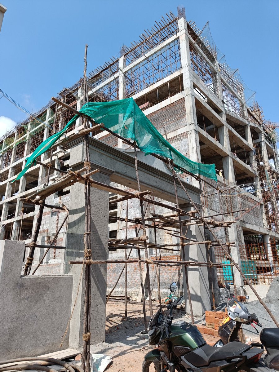 TamilNaduInfra's tweet photo. V Square Mall under construction at Woodlands Signal, #Cuddalore.

Owner: #Murugappa Group https://t.co/rWZBkHEVmx