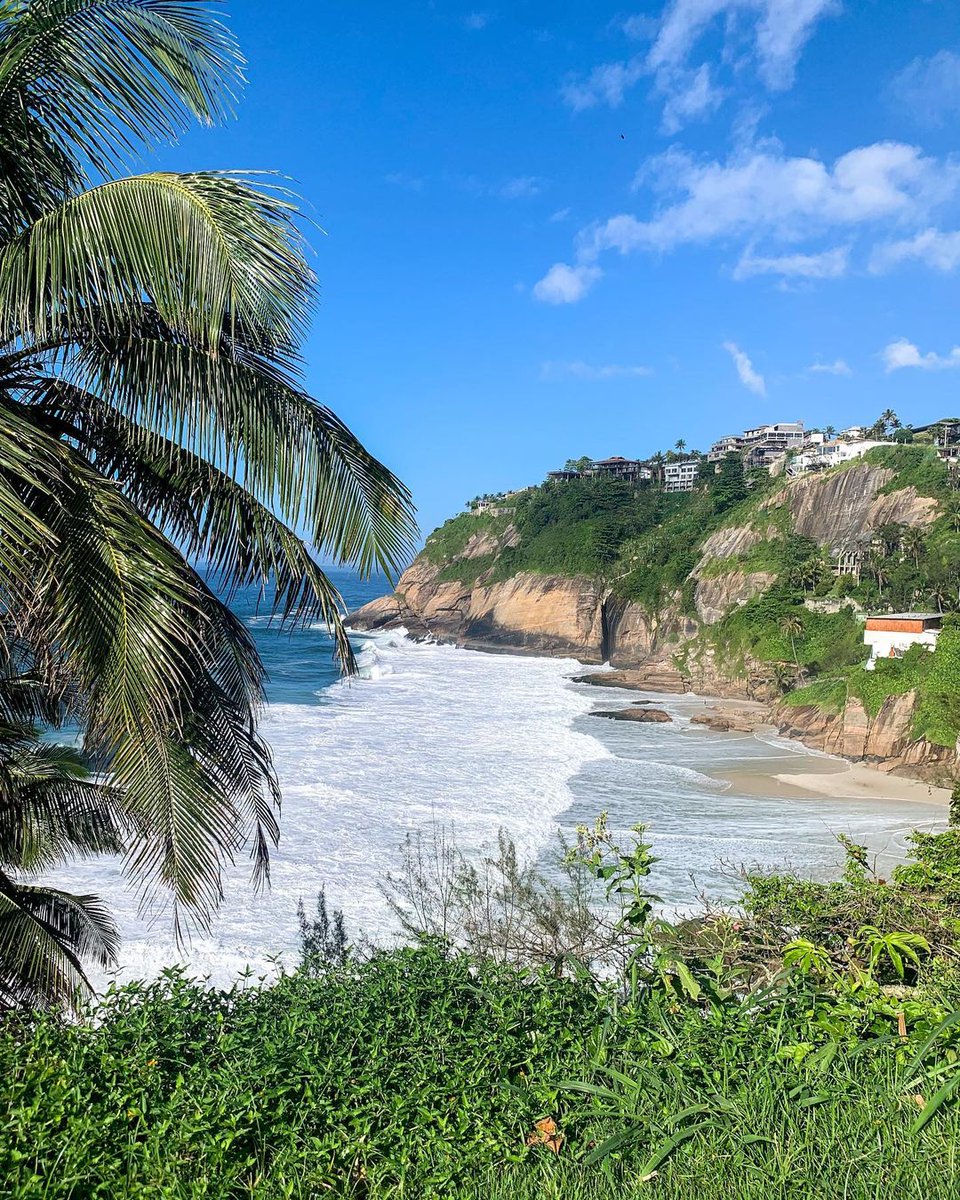 riodejaneiro's tweet photo. O Rio tem praia pra todos os gostos! Desde as urbanas de grande infraestrutura e frequentação, até as selvagens e miúdas.🏖
Conheça a Praia da Joatinga no link abaixo:
https://t.co/BhRQHJos3I
📸@mariqguimaraes
#praiadajoatingarj #praiasdorio #solnorio #naturezarj #veraonorio https://t.co/F6WyPzNSbV