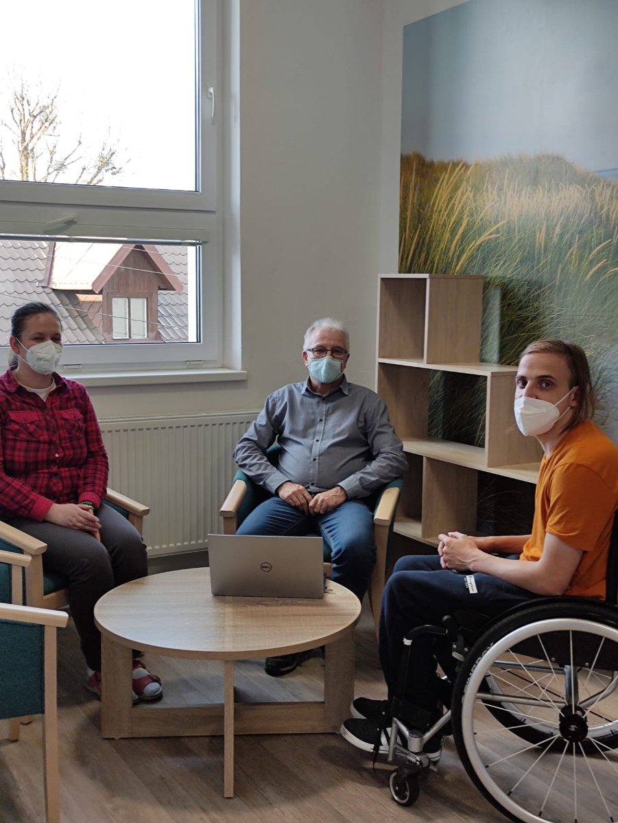 Důležitou součástí sociálního podnikání je sociální služba, která je tu pro zaměstnance i klienty z okolí. Vnímá jejich individuální potřeby a je nápomocna v soběstačnosti klienta. Nově má zrekonstruovanou konzultační místnost, přijímá i nové klienty. #socialnisluzba