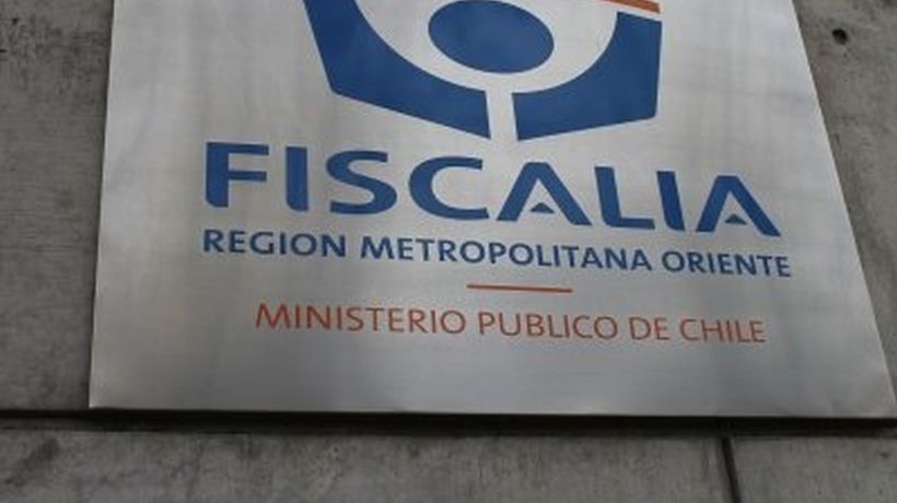 Fiscalía detuvo a menor de edad por balacera en Peñalolén en que murieron 3 personas dlvr.it/SGdjQN