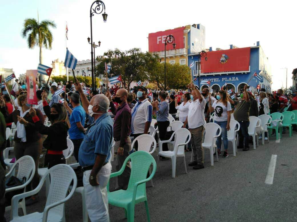 Con júbilo y entusiasmo reciben los espirituanos la Caravana de la Libertad. 
Niños, jóvenes, combatientes, artistas y ciudadanos protagonizaron un acto político-cultural en el Parque Serafín Sanchez. #CubaVive #SanctiSpiritus #CubaViveYCelebra <a href="/SanctiSpiritus1/">Gobierno Provincial #SanctiSpíritus</a> <a href="/TeresitaRomeroR/">Teresita Romero Rodríguez</a>