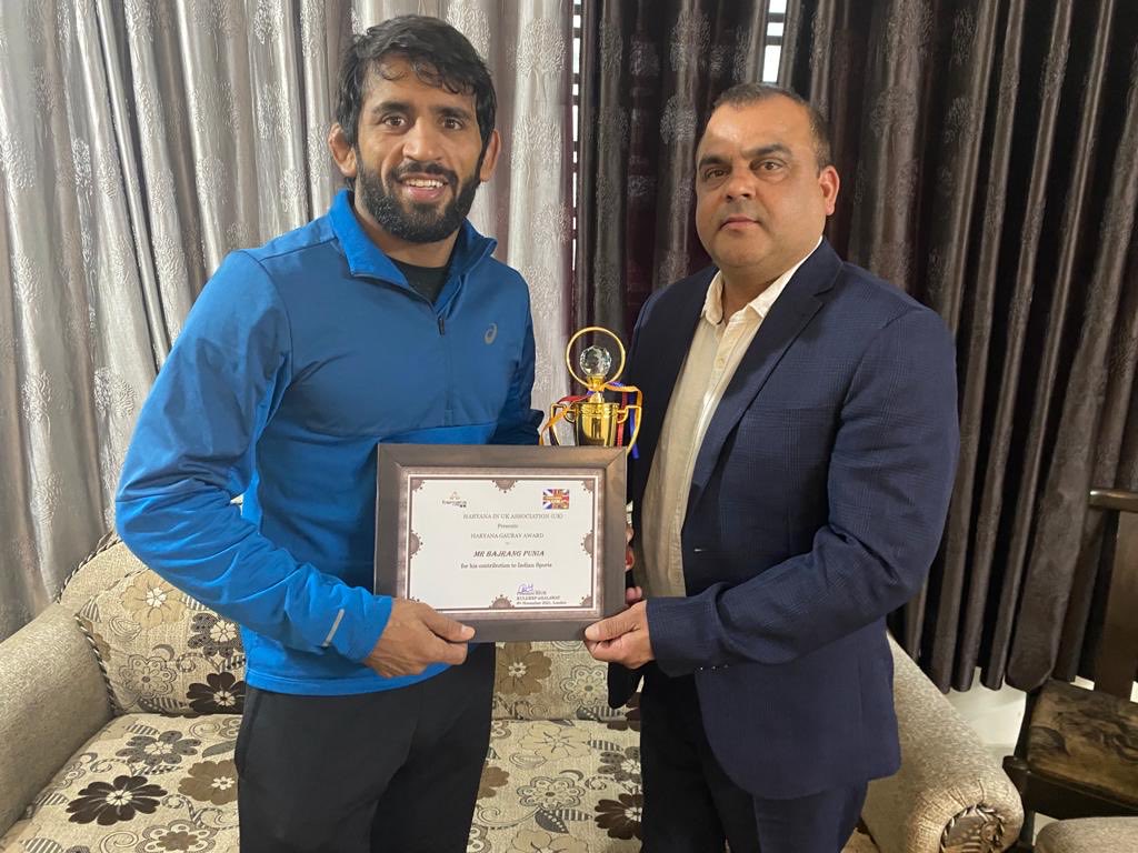 kuldeepahlawat's tweet photo. We Haryanavis In UK @haryanainuk are proud of our #HaryanaGauravAwardee  ⁦@BajrangPunia⁩ for his achievements @AshwKalkal @RinkuDhankhar @VivekCh76282802  ⁦@VashistOP @satsingh15 ⁦@HaryanaAaj⁩ ⁦⁦@wrestling⁩ ⁦@FederationWrest⁩ ⁦⁦@geeta_phogat⁩ https://t.co/ZhXVIUnMkW