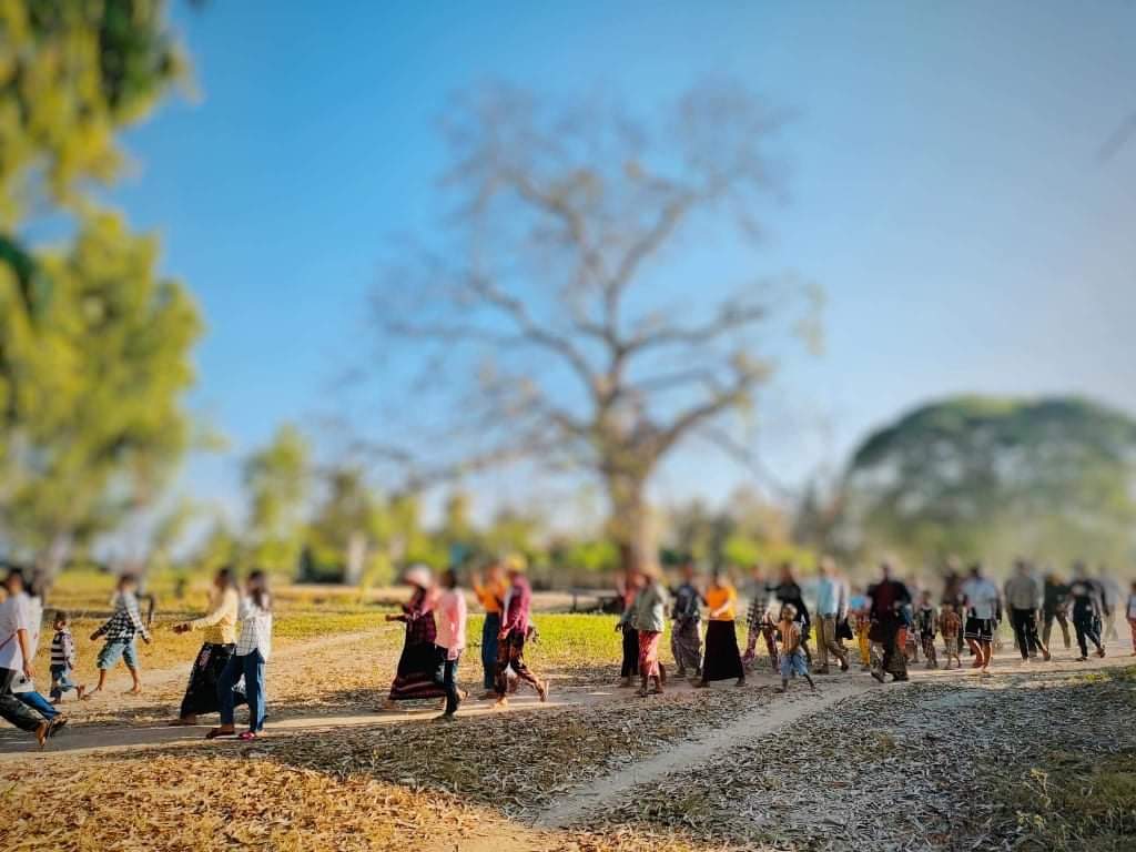 Danial_Phyo's tweet photo. Anti-coup revolutionary strike in Sagaing's Taze as usual. 🪧

#HunSenStayHome
#2022Jan6Coup
#WhatsHappeningInMyanmar https://t.co/lwyoyi1b3V
