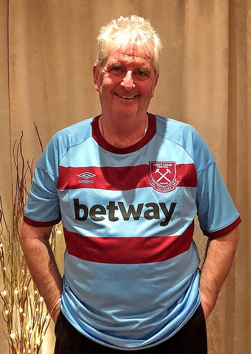 NickyHayesPhoto's tweet photo. Then just another budding youngster playing number 10 in the Youth team for West Ham...Now just another old fogey supporting the team he loves West Ham...!!!
#HammerForLife https://t.co/79sKWj3L0E