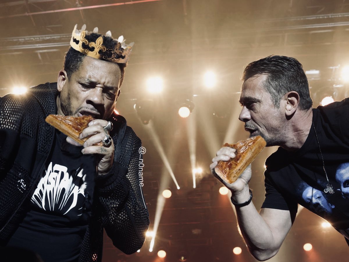 _n0name_____'s tweet image. MAIS ELLE M’A MIS LA FÈÈÈVE