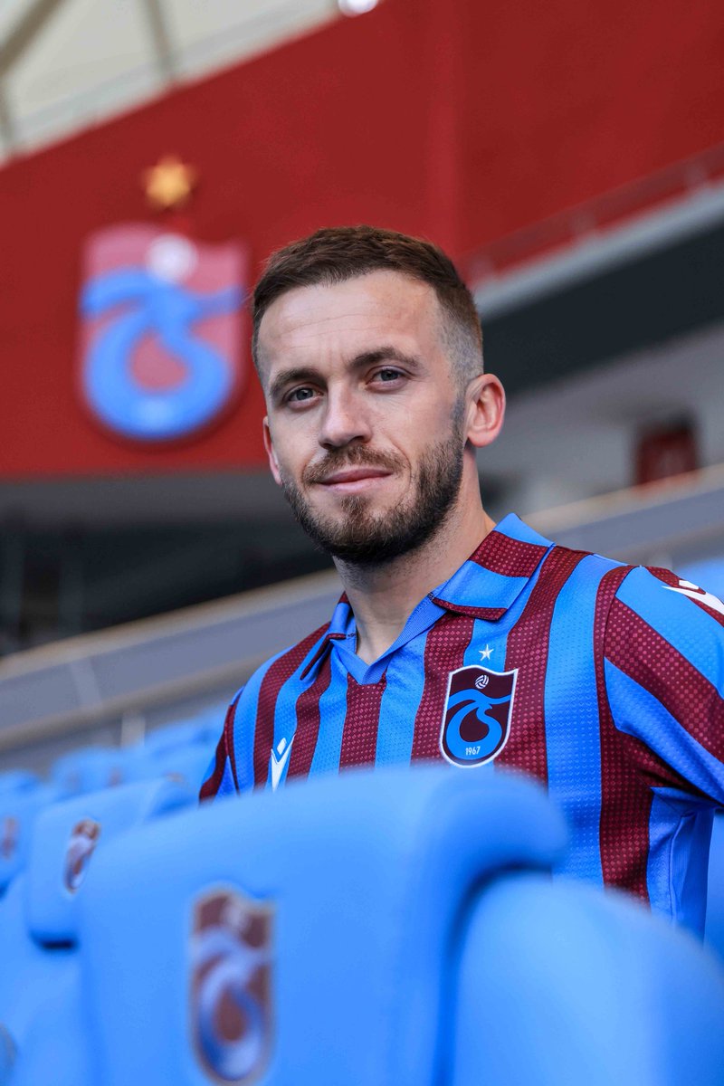 O artık bizden biri… 😇 Edin Vişça 18 numaralı formasıyla yuvamızda! ♥️💙