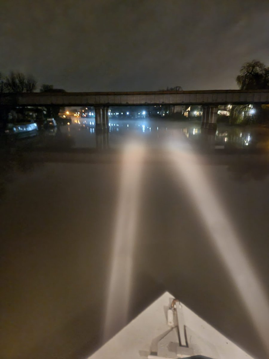 FrenchBrosBoats's tweet photo. Misty evening boating…how atmospheric! ✨🌫⚓️
The River Thames & it’s views are such a gift for us boaters ⚓️
#riverthames #misty #atmosphere #boating #windsor #runnymede #stainesuponthames #maidenhead #upperthames #passengerboat #whataview https://t.co/khD5iQPI38