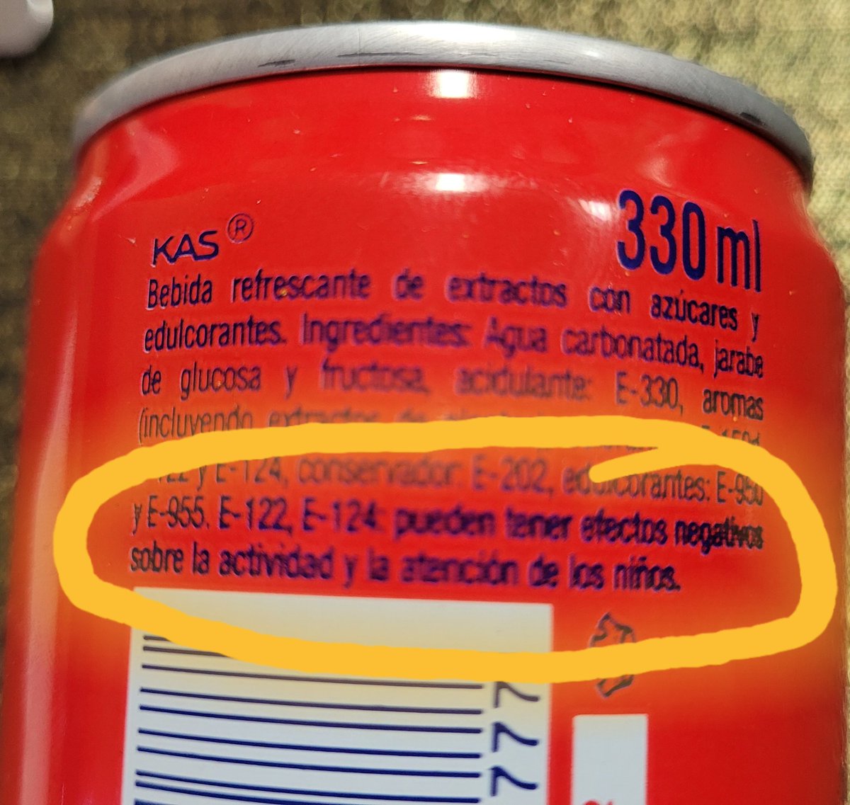 Los ingredientes del Bitter Kas "pueden terner efectos negativos sobre la actividad y la atención de los niños".
Así me he quedado yo 🤪, con la de cientos y cientos de ellos que me he pimplao desde chiquillo.
Y es que me encanta... 🥰😍🤩😋🤤