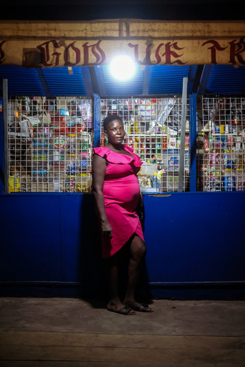 EverydayAfrica's tweet photo. 📸Portrait by Laylah Amatullah Barrayn @LBarrayn 
📍Accra, Ghana
January 2022
#Accra #AccraPortraits #StreetStudio #Ghana #GhanaDiaries #everydayeverywhere #portraitphotography #documentaryphotography #everydayghana https://t.co/qREY7Jzrc7