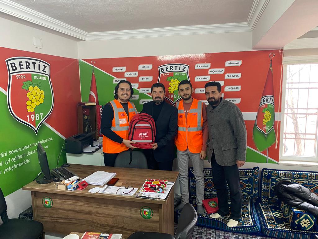 Bertiz Spor Kulübü Başkanı Fatih Yıldız beyi ziyaret edip  Afad Gönüllülük sistemi hakkında istişareler de bulunduk. En kısa zamanda Bertiz Spor Kulübü sporcularına Afad Gönüllülük sistemini tanıtma sözünü verdik.
Ev sahipliği ve samimi muhabbetlerinden dolayı teşekkür ederiz.