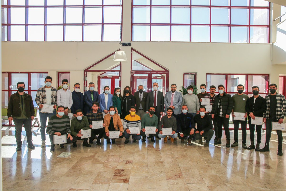 Sürekli Eğitim Merkezimiz tarafından; döküm tasarım prensipleri ve elektrikli makina otomasyonları ile ilgili düzenlenen eğitimlerimiz başarılı bir şekilde tamamlandı. Emeği geçen yöneticilerimize ve hocalarımıza teşekkür ediyor, kursiyerlerimizi gönülden kutluyorum.👏🏻