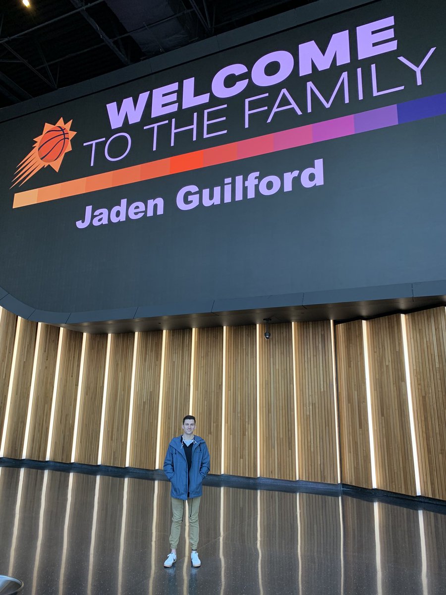 JadenGuilford's tweet photo. 🚨 🚨 When I was a kid, my only dream was to play in the NBA. While I won’t be on the roster, I am excited to announce that I will be a full-time Graphic Designer for the @suns. Special thank you to Chris Grasha for giving me this opportunity. Lastly, momma I made it ☀️ #smsports https://t.co/e6gjF0iH7n