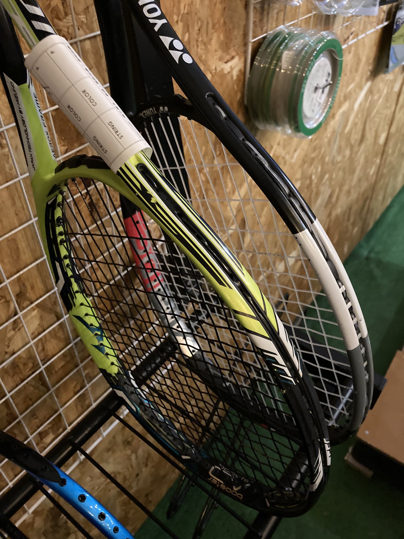 元racket Shop Birdイトー ソフトテニスのお客様 いつもありがとうございます 硬式軟式問わずテニスのラケットってなんか好きです 単純にかっこいい あとテニスシューズも 笑 テニス テニスラケット ソフトテニス Racketshopbird ボールは友達