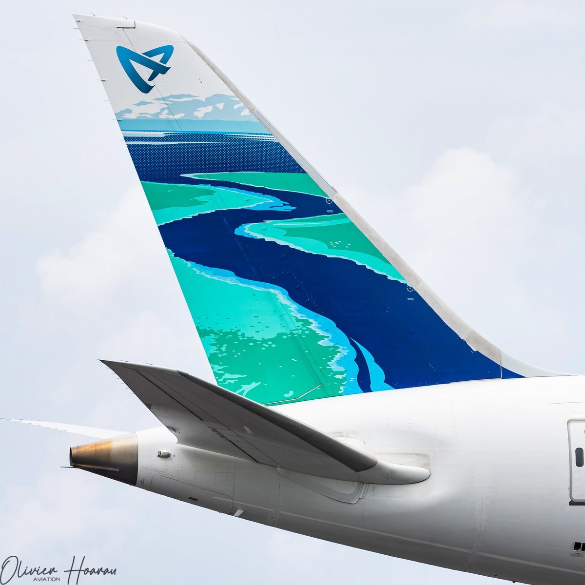 OlivierHoarau's tweet photo. ๐ท๐ช #FOLRC arriving RWY12 from #Mayotte this afternoon โ๏ธ @AirAustralUU #Dreamliner #B787 ๐
#Avgeek #Boeing787 #LaReunion #AirAustral https://t.co/wdcWGLg9XB