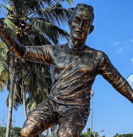 Joe Morrison I Take Back Everything I Said About The Ronaldo Statue In Goa Seen In Daylight It S Not A Statue Of Ronaldo At All Worstlikenessever T Co Zfzzjivmyz Twitter Joe Morrison I Take Back Everything I Said About The Ronaldo Statue In Goa Seen In Daylight It S Not A Statue Of Ronaldo At All Worstlikenessever T Co Zfzzjivmyz Twitter