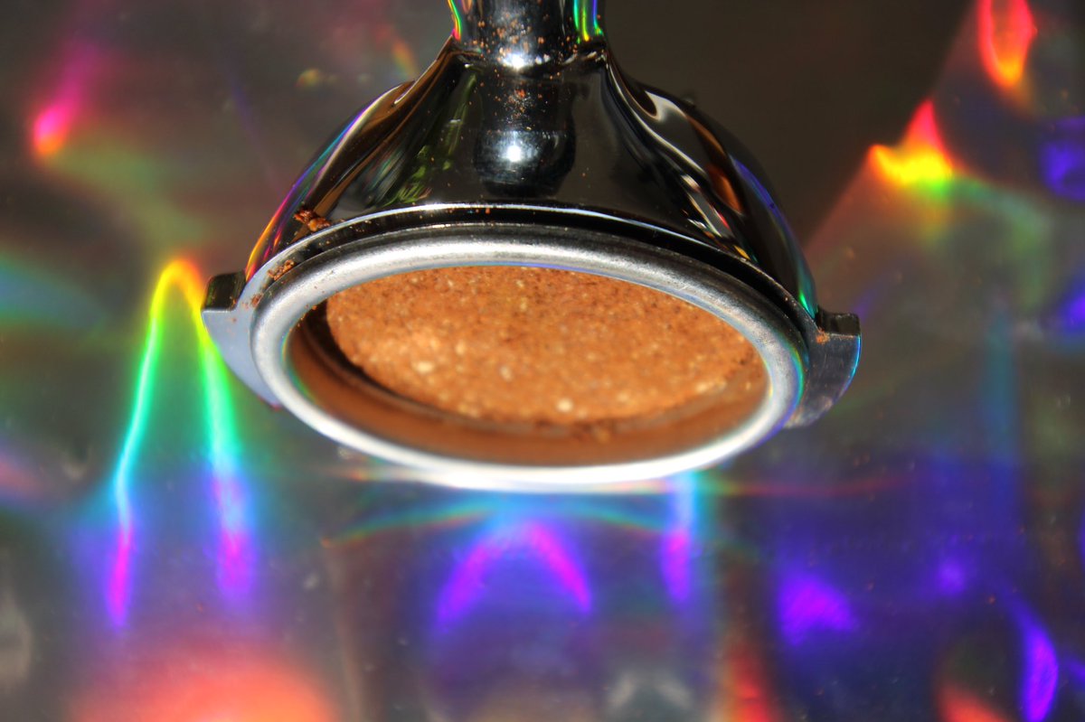 CafeNibi's tweet photo. La filière café est comparable à une ruche : des millions d’acteurs travaillent ensemble pour un nectar. Oui, 110 millions de personnes (importation, transformation, distribution) dont 25 millions de producteurs.  #Coffee #CoffeeTime #CoffeeDay #CoffeeLovers #CoffeeTalk https://t.co/hu6zK3xkbf