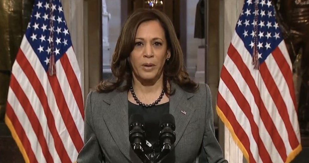 📌  Kamala Harris destaca que el trabajo es "defender" la democracia, que mostró su fragilidad con el asalto al Capitolio hace un año. 

👉🏼 uni.vi/IUVc103jnQq
