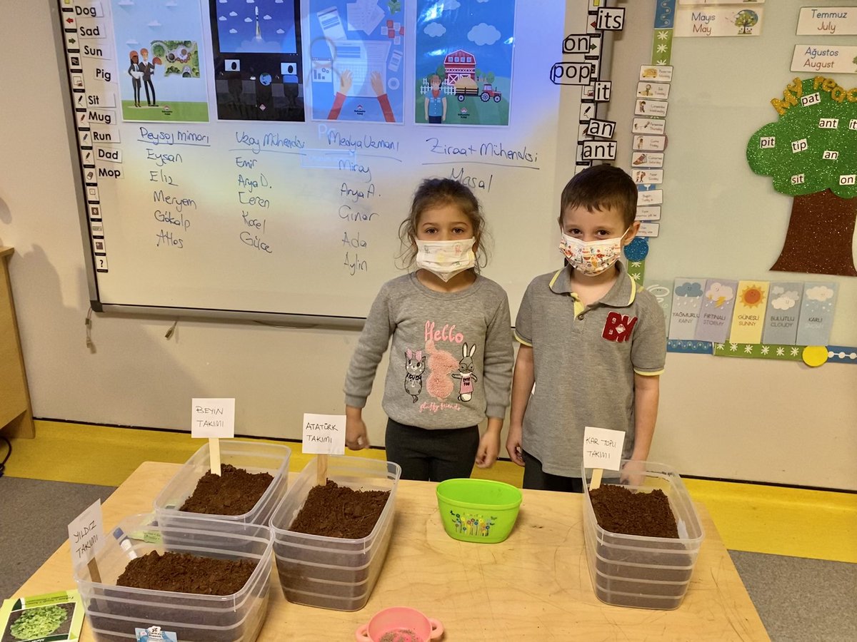 Mars’taki bitki üssümüzü oluşturuyoruz. Tohumlarımızı topraklarımıza ekmeden önce bitkilerin büyüyebilmesi  için nelere dikkat etmemiz  gerektiği konusunda ve kuracağımız sera İLE ilgili ihtiyacımız olan bilgiler için ziraat mühendislerimizden yardım aldık. <a href="/delibas_esin/">Esin Aras</a>