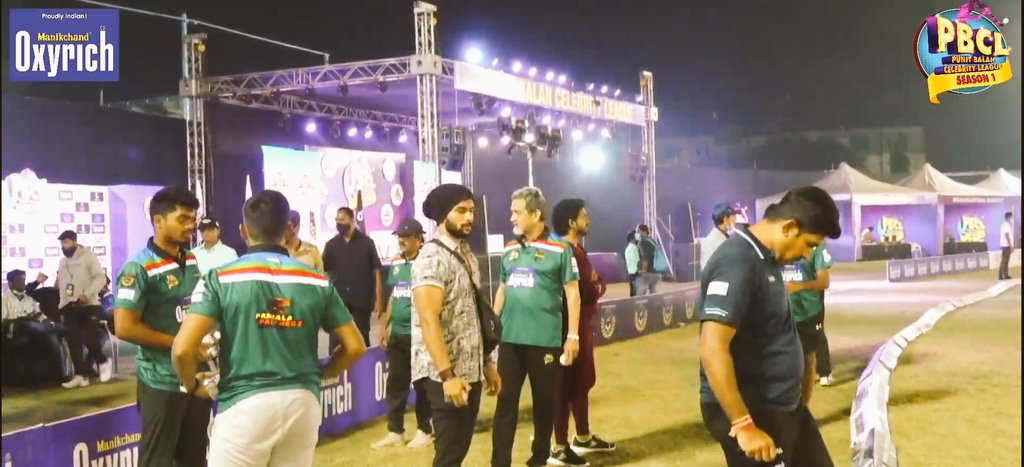 Sawan_zp's tweet photo. Live picture of #BiggBossMarathi3 winner #VishhalNikam , and Host #maheshmanjrekar from #PBCL  league . 

@RidersAct @starneelima @ColorsMarathi @BiggBossMarathi @VootSelect https://t.co/1cvvPDgUBe