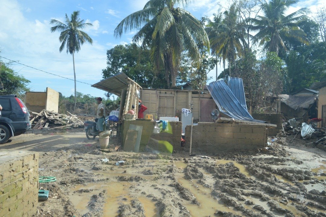 #pascabanjir Ribuan terima kasih kepada Misi bantuan banjir <a href="/JKRMelaka/">JKR Melaka</a> bagi meringankan beban mangsa- mangsa bencana banjir di sekitar Lanchang, Temerloh

<a href="/JKRPAHANG/">JKR PAHANG</a> 
<a href="/IrHafizah/">Hafizah</a> 
<a href="/NorAzlinakasim/">Nor Azlina</a> 
<a href="/JKRTemerloh/">JKR Daerah Temerloh</a>