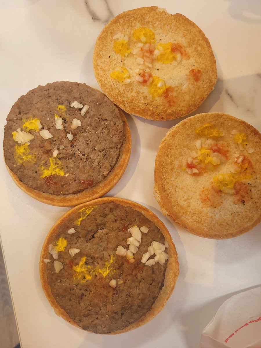 chrisgil85's tweet photo. @McDonaldsIRL €22 on food is this is the standard these days🤷‍♂️ There supposed to be a large fries #ketchupshortage #poorservice https://t.co/n8OMfJFBPi
