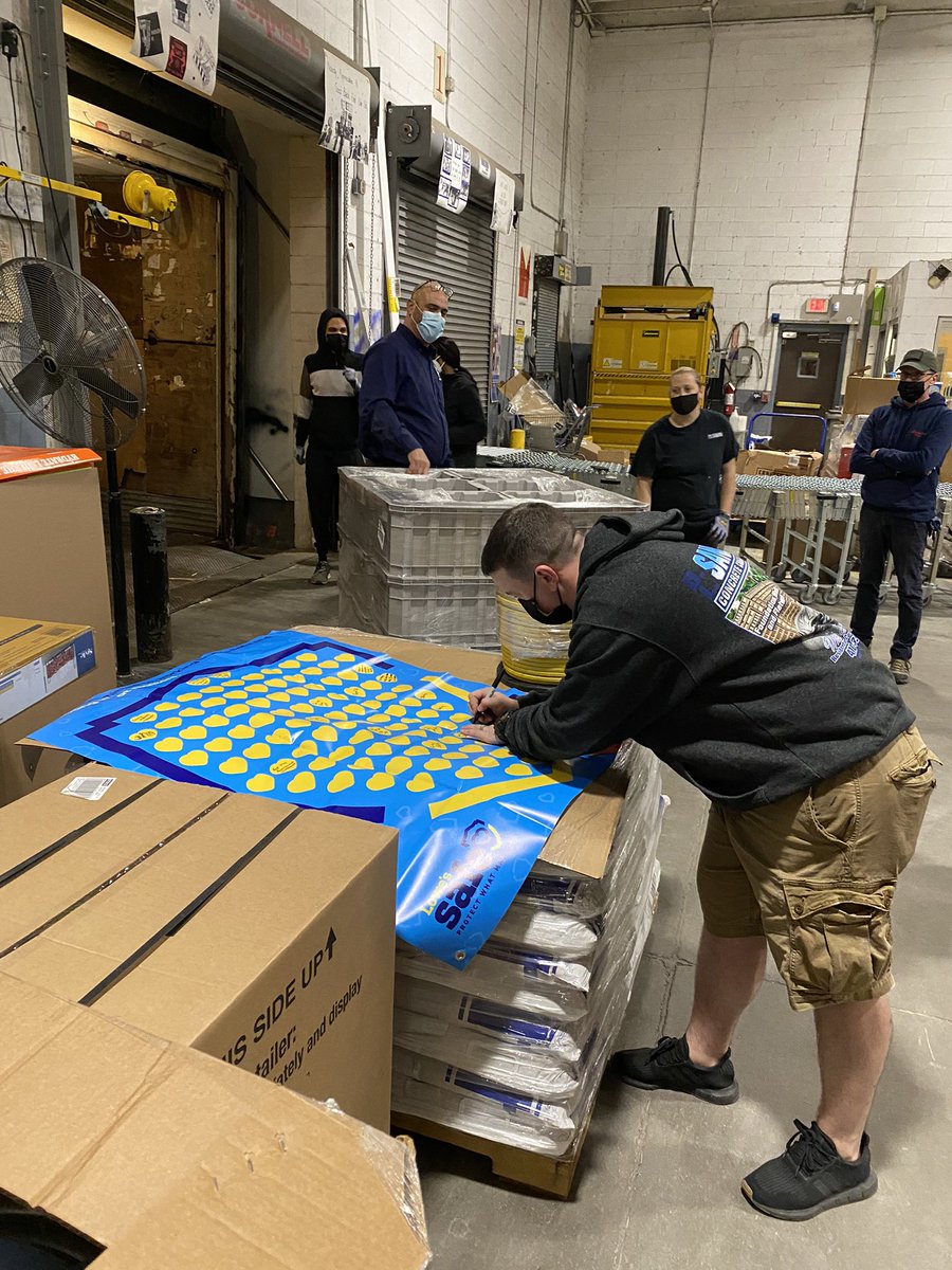 fraser_lei's tweet photo. Safety was happening at Store 631 Glen Burnie Overnight -Task Team Rocks! @FerdGonzalez01 @candycoated1978 @LauraG813R1 @KerreLeland @rodney54084585 @Jesus58412030 @AntonioPLowes @MTrimble0631 https://t.co/1lTdojlLje