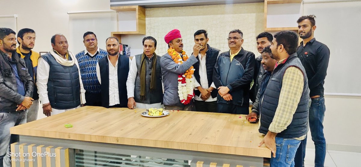 GhewraRahul's tweet photo. आदरणीय गुरुदेव श्री पुनाराम जी चौधरी (पूर्व जिला प्रमुख जोधपुर) को जन्मदिन की हार्दिक शुभकामनाएं आशा करता हूं कि आपका प्यार तथा स्नेह सदैव इसी प्रकार बना रहे । https://t.co/tSRu59yRIo