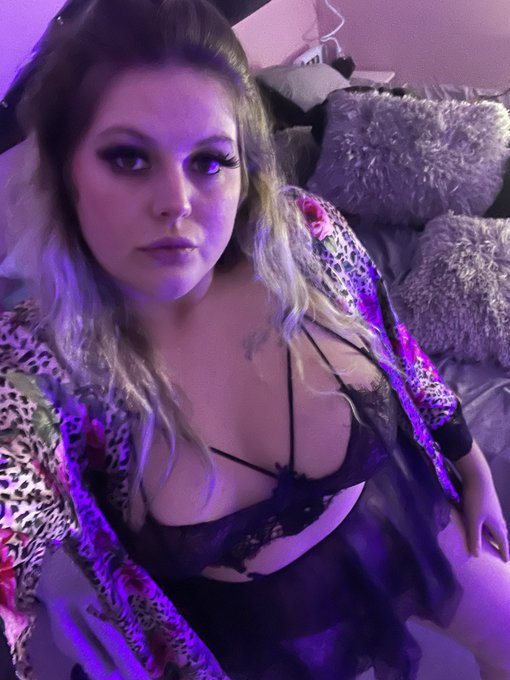 I&rsquo;ll pay for shoutouts and retweets https://t.co/tVnjrtJwpe