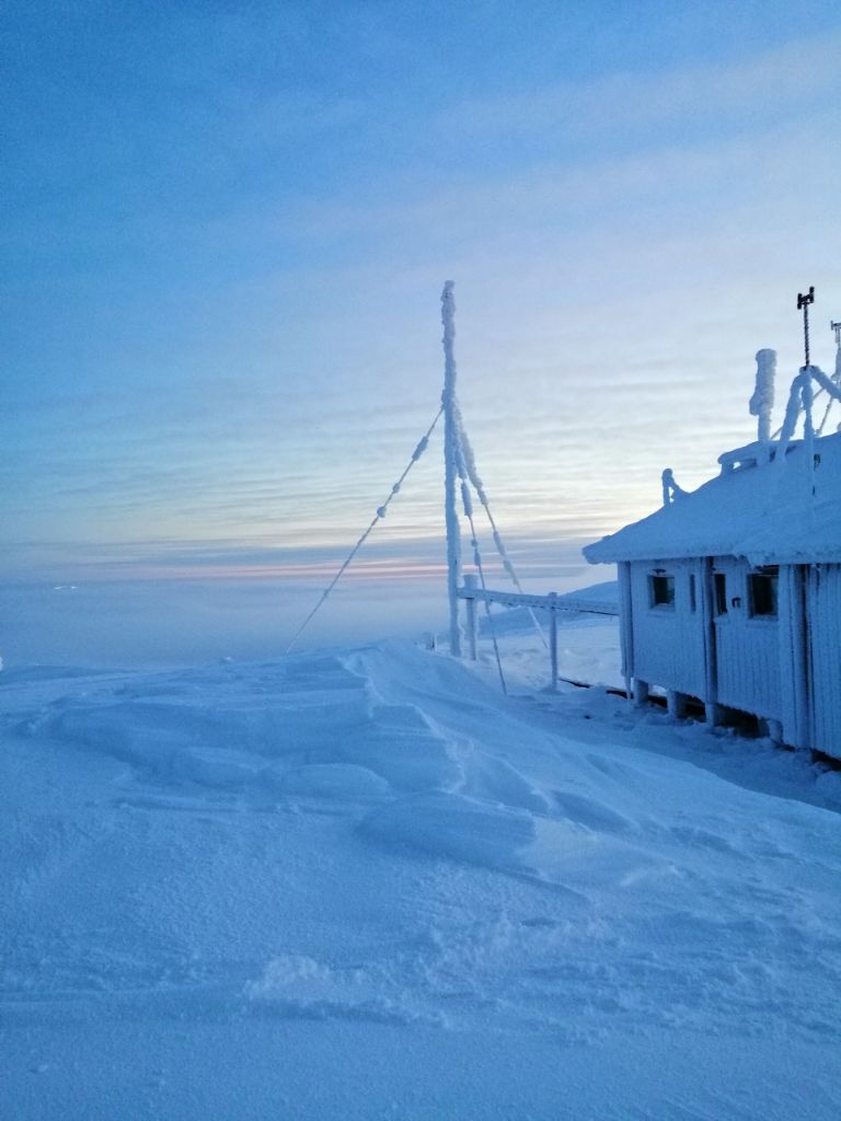 We investigate the PAAS-4λ capability to detect pollution events in a pristine Arctic environment during long-term measurements at the <a href="/IlmaTiede/">Ilmatieteen laitos</a> Pallas GAW site. #AirPollution #SMEScience 

Weekly preliminary data will be available here

schnaitec.com/sammaltunturi