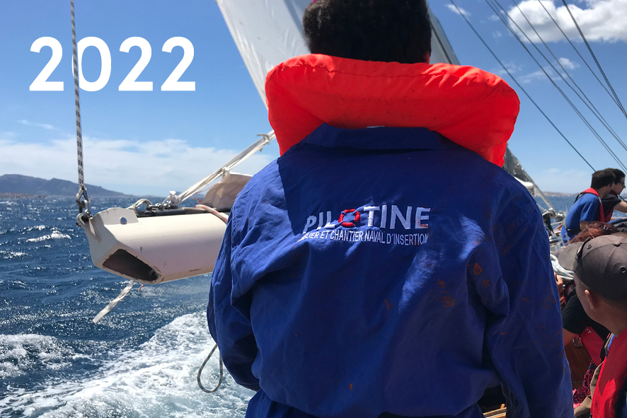 assopilotine's tweet photo. L'équipage Pilotine vous souhaite une très belle année 2022 ! https://t.co/6zjI8As7YE