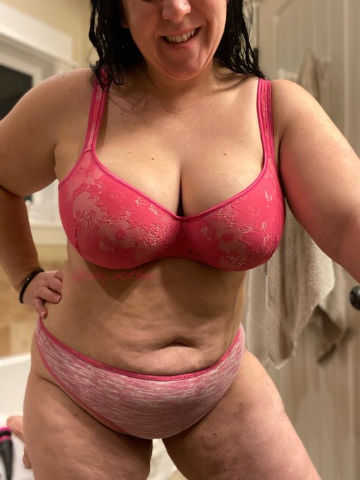 1 pic. Happy Thursday. I hope you have a great day. #mombod #thickandhappy #curvy #curvymama #milf #pawg