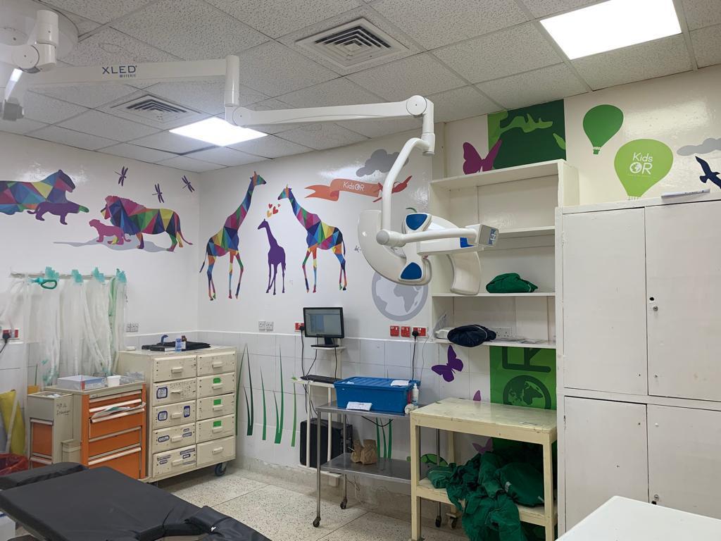 KidsOperating's tweet photo. Finishing touches. 🎨

🇰🇪 The install of this Operating Room at @TenwekHospital, Kenya, is complete after receiving its final few pieces of artwork and is now in use providing safe surgery for children.

How do you think the space is looking? 🤩 https://t.co/MO5XPqALYY