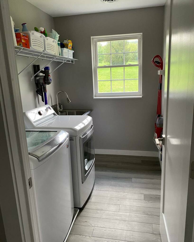 mollymanchestr's tweet photo. Before and after of the laundry room too! I think in only have a few more rooms to go! Maybe I’ll do a basement one too! Of nothing and our home gym. #renovationhouse https://t.co/BtGDo3cfYa