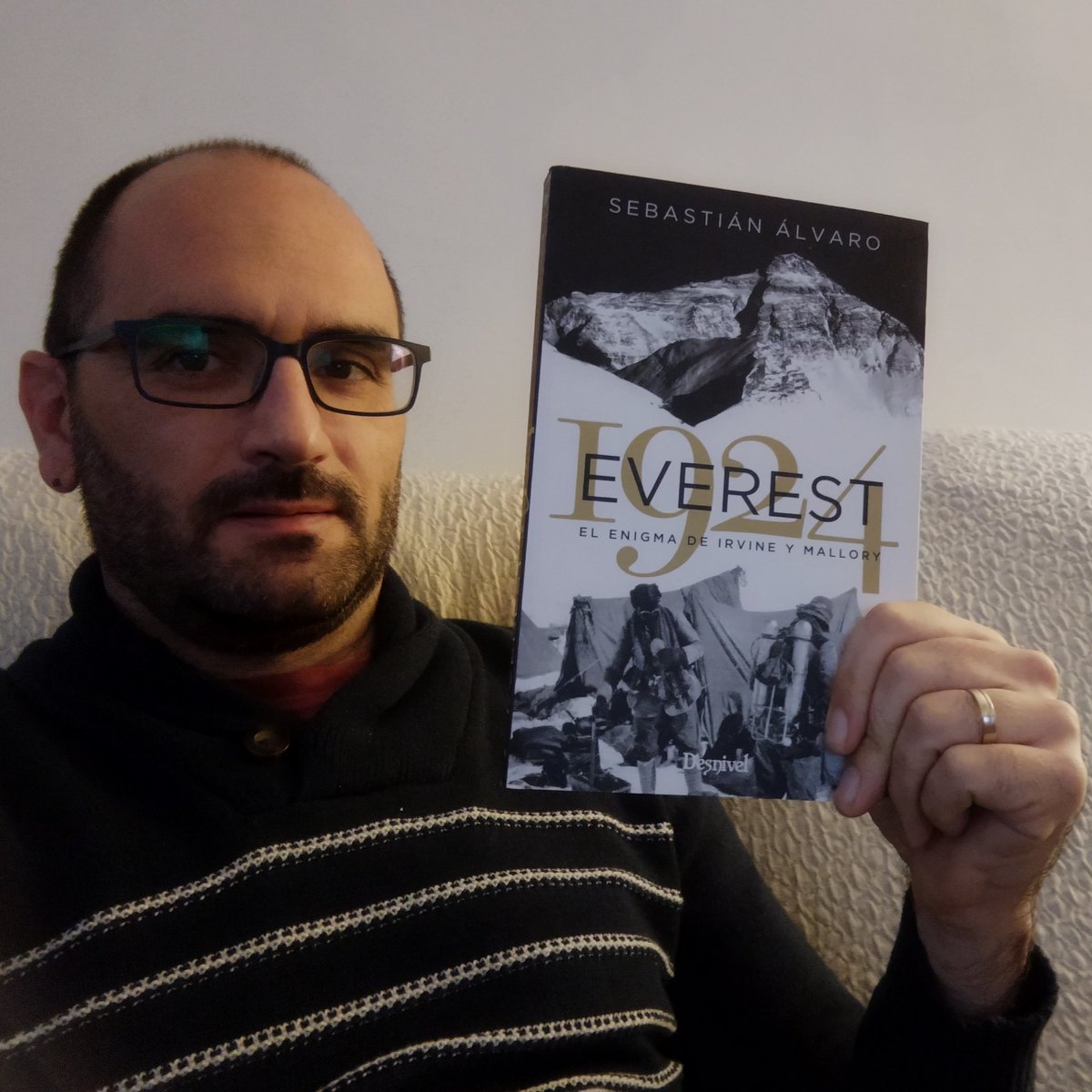 Los Reyes saben que me va a gustar antes de leerlo. #Everest1924 de @sebas_alvaro. Ansioso por empezar.