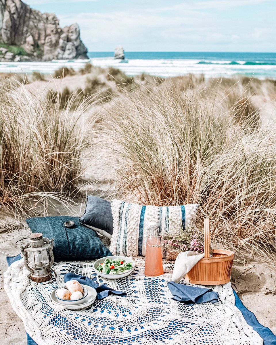 FerLuengo's tweet photo. PICNIC TIME 🧺 
¿Donde tendrías tu picnic ideal y con quien?
.
.
.
.
. 
#Santamarea
#SantamareaStyle
#Allthingsswimsuits
#Goodvibesonly
#Nicetoseayou
#SummerNeverEnds https://t.co/1BNqVe303a