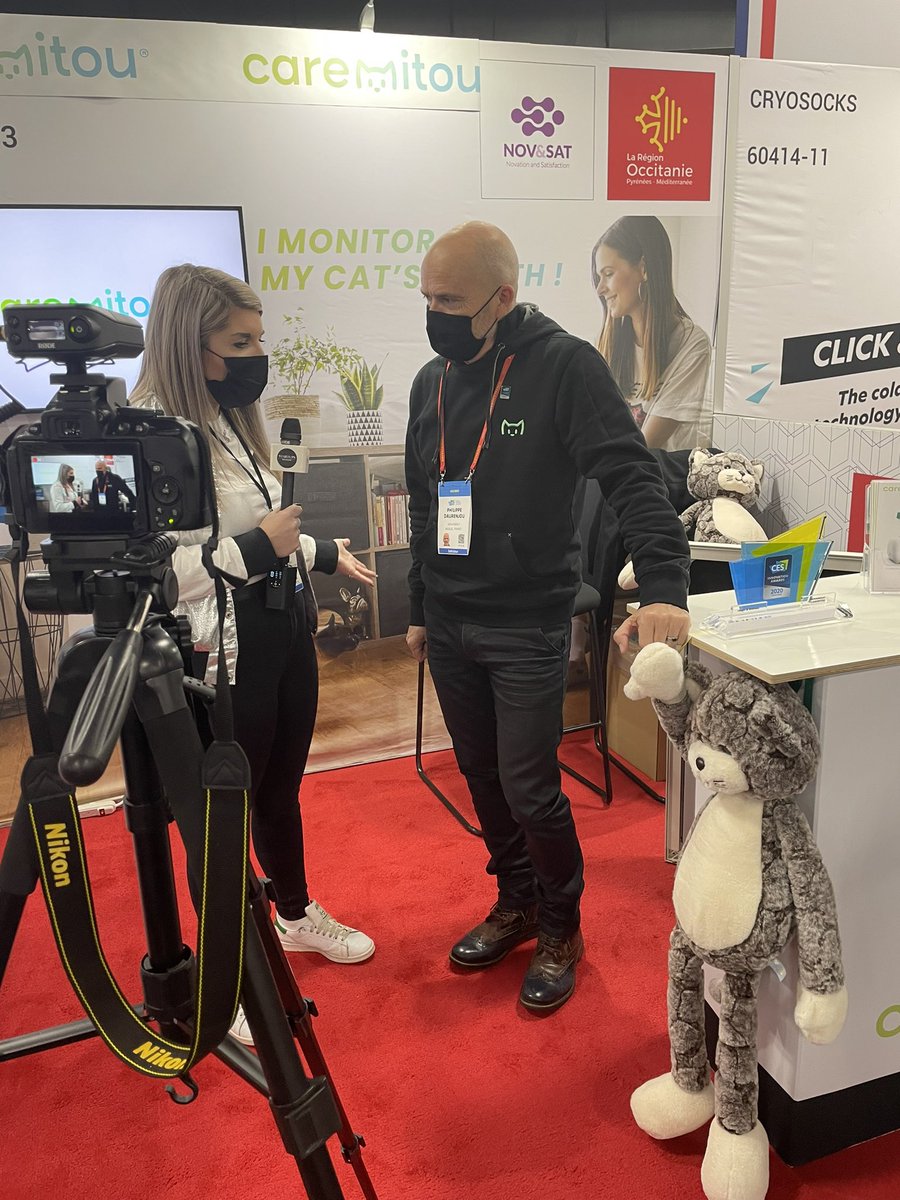 Chatting to <a href="/caremitou/">Caremitou</a> - the cat health monitor🐈‍⬛🐈🐱 

#CES2022 <a href="/CES/">CES</a>