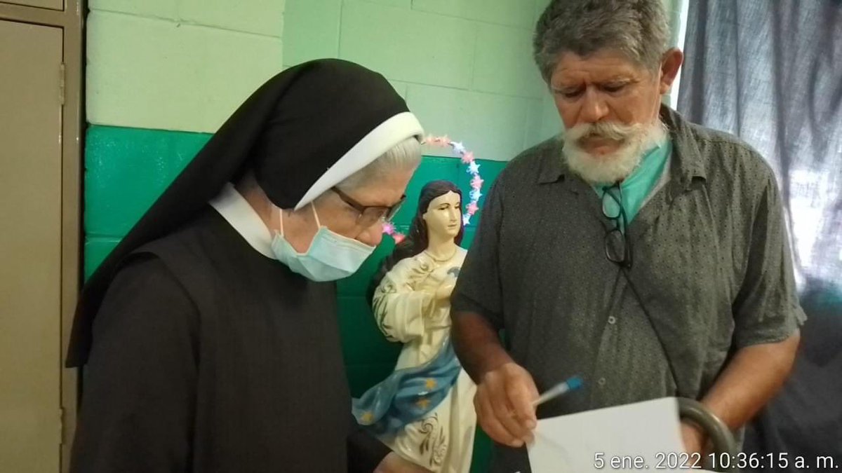 CISElSalvador's tweet image. We are so grateful with our partner for the donation of technology equipment to Centro Escolar Ricardo Poma. The new equipment will facilitate and enhance the learning process of the students. #toolsforsuccess #donation #computerschool #schools #donacion #greatcontribution