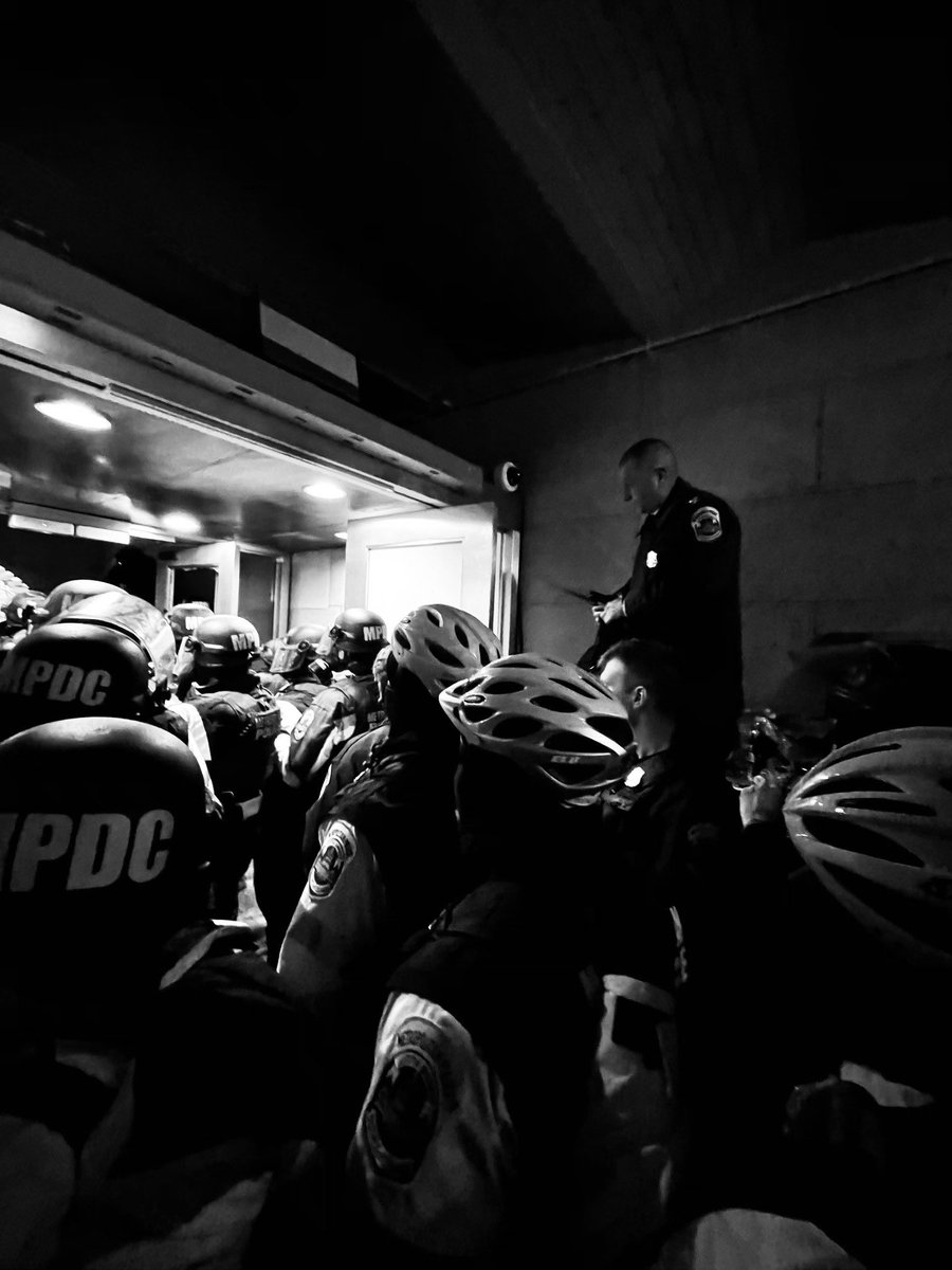 DCPoliceDept's tweet photo. One year ago today, brave members of law enforcement answered the call for service to our city and our country. 

Thank you for your courage and fortitude, and for the risks that you take every day to protect those who depend on us to keep them safe. https://t.co/cUuPan2bCk