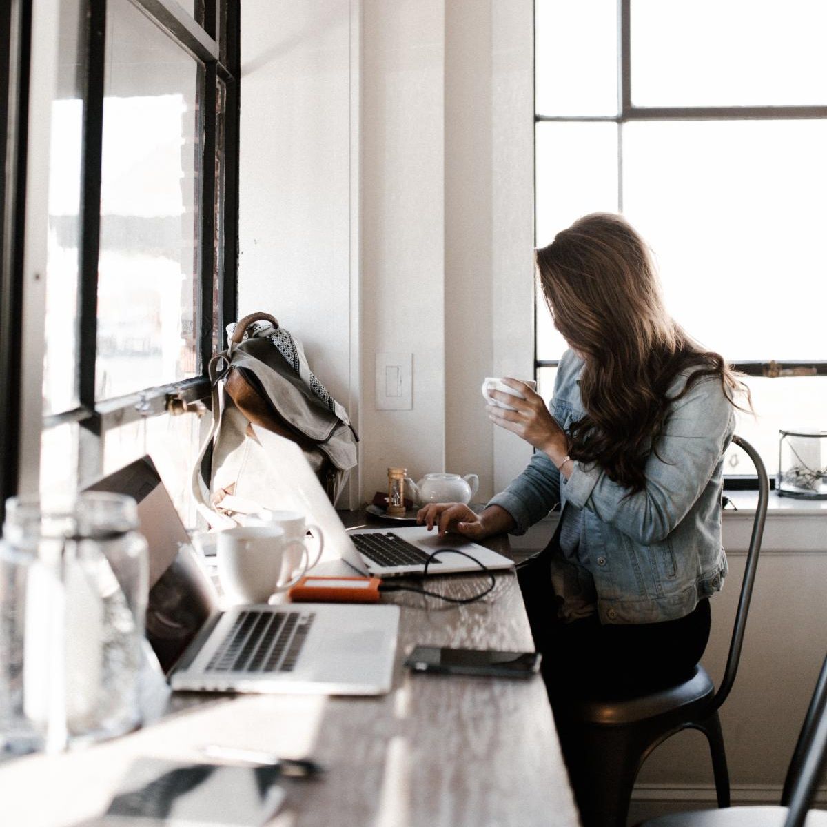LiveUnbreakable's tweet photo. 💡It can be soooo tempting to want to do a “complete life overhaul” starting in the New Year …

Tackling a long list of improvements or goals you want to make.

(Been there, done that … and I don’t recommend it!)

NOW: You KNOW I am all about taking action. 

But not ALL the a https://t.co/33T6BAvH44