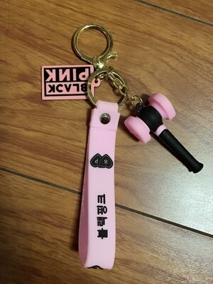 AS_Connection's tweet photo. Olha só o chaveiro Blackpink que chegou pra Luciana 😱

Esse e muitos outros modelos em nosso site 
▶https://t.co/E2bxnG8S7S

Comprou em nossa loja recentemente?
Sabia que você pode ter um desconto na próxima compra?? 🤔
Chama DM pra descobrir como 😜 https://t.co/Xir4IiX8S3