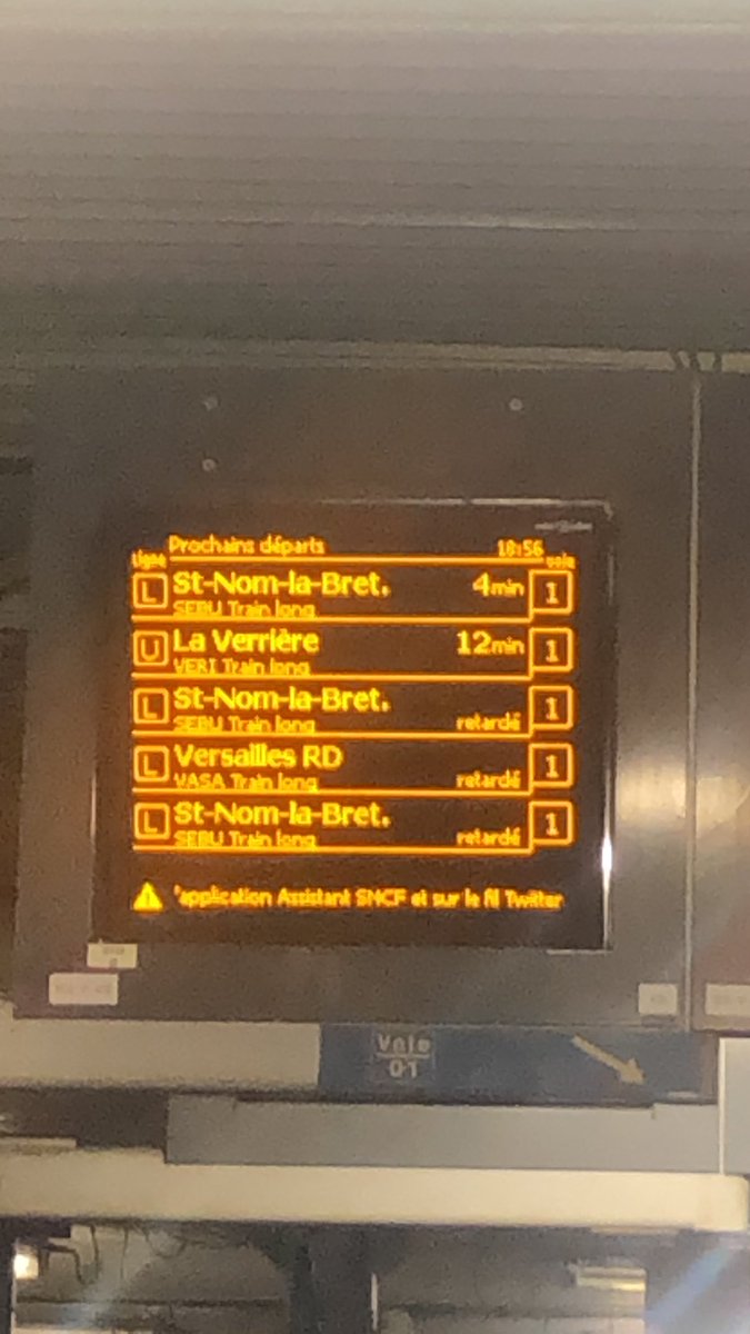 julianavanm's tweet photo. @LIGNEL_sncf Jespere que celui dans 3min passe sinon je suis coincee😂 https://t.co/OZ4urE4F01