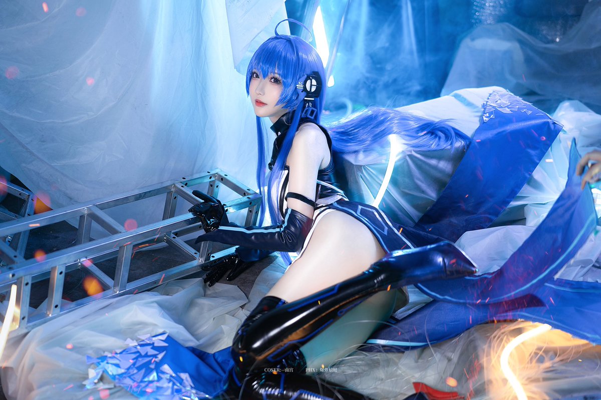 #アズールレーン 
Helena.META

「这个就是永远不会背叛，永远不会分开的象征吧…嗯，我知道的哦。海伦娜，现在感到无比的安心…让我们永远、永远、永远在一起吧——」

🤍海伦娜·META：@nangongOVO 

祝各位指挥官元旦快乐～ https://t.co/F6emG8qJT3