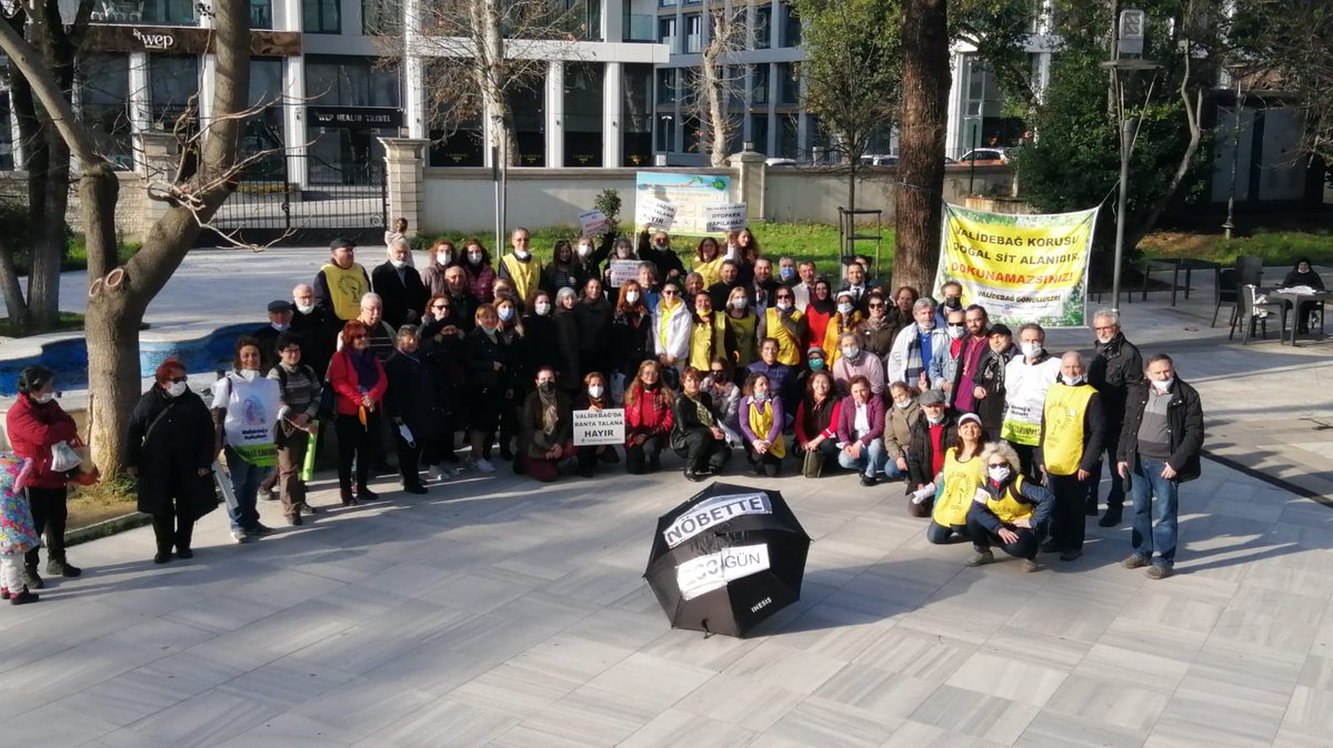 Validebağ'da direniş kazandı, ihale iptal edildi. Nöbetin 200. gününde omuz omuza bir kez daha haykırdık #ValidebağKorudur Koru Kalacak!

Beykoz'dan Validebağ'a, rant yenilecek, yaşam kazanacak!