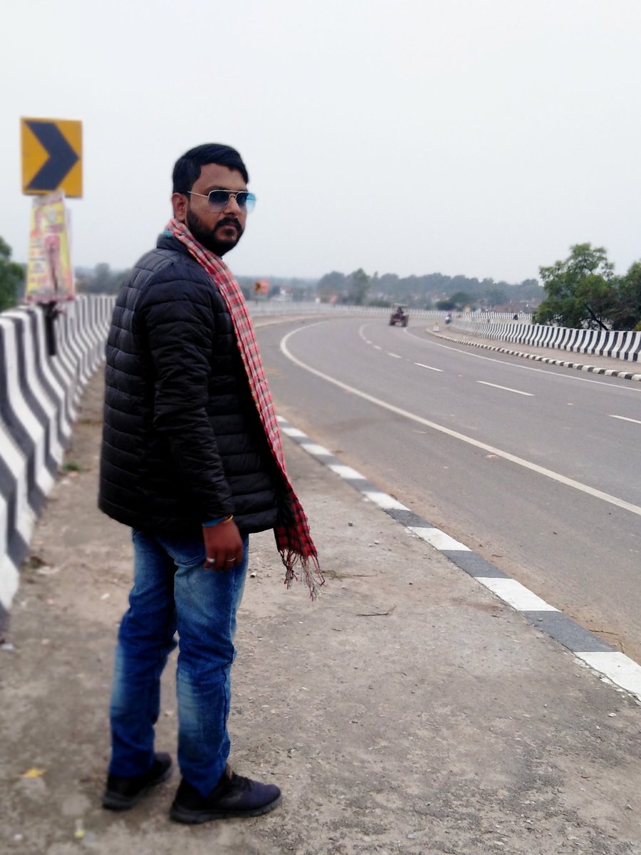 akashmlk7773's tweet photo. जिंदगी" गुज़र रहीं हैं "जीने" की तैयारी में!
#lifeistravel #life #travel #highway #nh927 https://t.co/mIT4xe4hB0