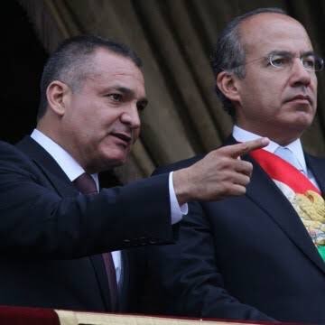 epigmenioibarra's tweet photo. No es suficiente con un “yo no sabía nada sobre García Luna” Sr. @FelipeCalderon. Debe Ud. responder las muchas preguntas que sobre su amigo, colaborador más cercano, secretario de seguridad y estratega preso en EU le hizo hoy AMLO.
#YoExijoRespuestasCalderon
Si de acuerdo RT https://t.co/yvpH3tUBJJ