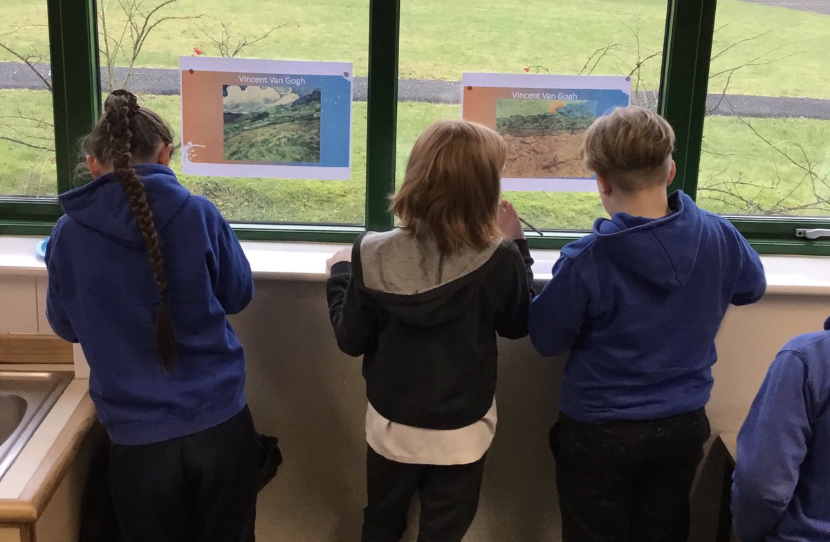CastleCarrock's tweet photo. An arty afternoon in KS2. Starting with some artist appreciation and discussing famous landscapes before drawing some landscape scenes and perspective drawings of our own https://t.co/E7c61IZv9u