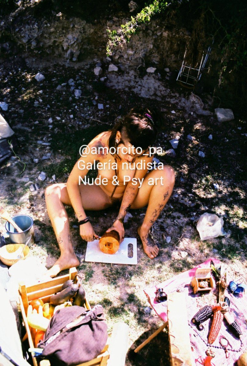 AmorcitoPa's tweet photo. Les presento a la nueva integrante de este proyecto quien estará compartiendo contenido de su estilo de vida nudista/nómada, le encanta viajar, amante de la naturaleza y una persona muy humilde, ayúdala a seguir creando más contenido apoyando en Patreon. https://t.co/F0sdE0Xu5l