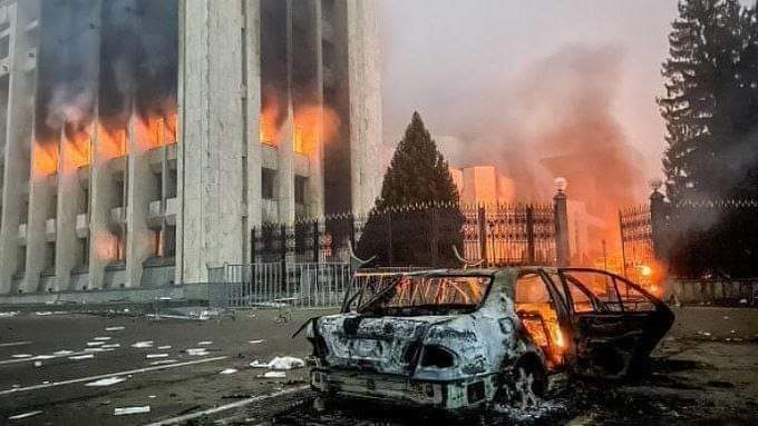 مقر التآمر على الشعب السوري 
هنا كانت تحاك المؤامرات مقر ( الأستانة) نسأل الله ان يلقى كل من شارك في هذا المقر وباع واشترى بدماء اطفال سوريا  نفس هذا المصير في الدنيا والآخرة 
#بدنا_المعتقلين