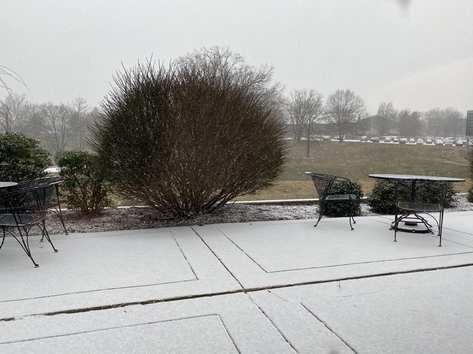 bellarminetheo's tweet photo. Welcome back to our @bellarmineU students on this beautiful snowy day! Your @bellarminetheo faculty are looking forward to seeing you again! https://t.co/vntCuiCP5U